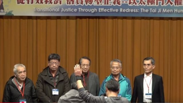 Some of the Forum’s speakers pose for a group photo.