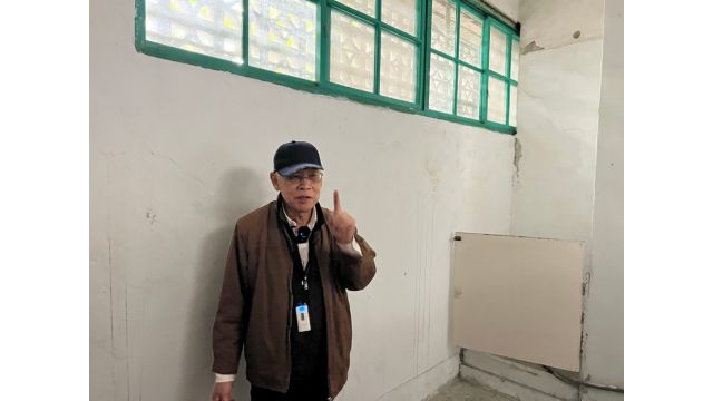A former victim of political persecution guides visitors at Taiwan’s National Human Rights Museum. Photo by Massimo Introvigne.