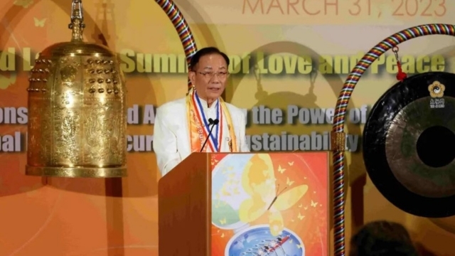 Dr. Hong delivers his acceptance speech after having been presented with the “President’s Lifetime Achievement Award,” New York, March 31, 2023 (AP Images, used with permission).