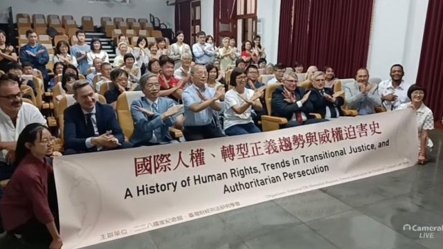 Group photo of the conference participants.