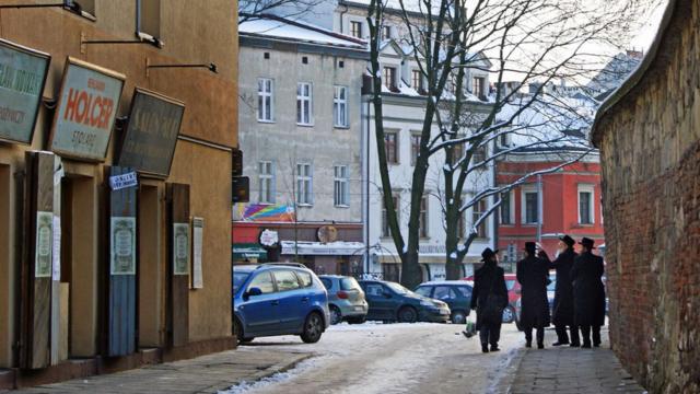 Jews in the Kazimierz quarter of Krakow. Credits.