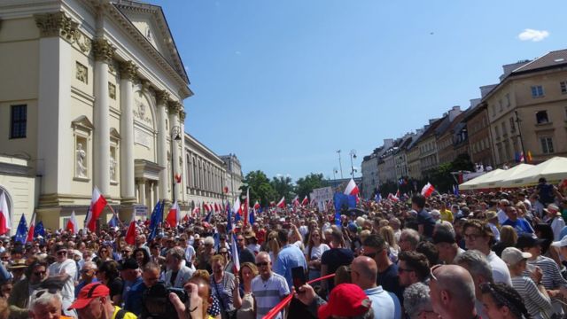 Protests in Poland on June 4, 2023, against the government’s attempts to control the judiciary. Credits.