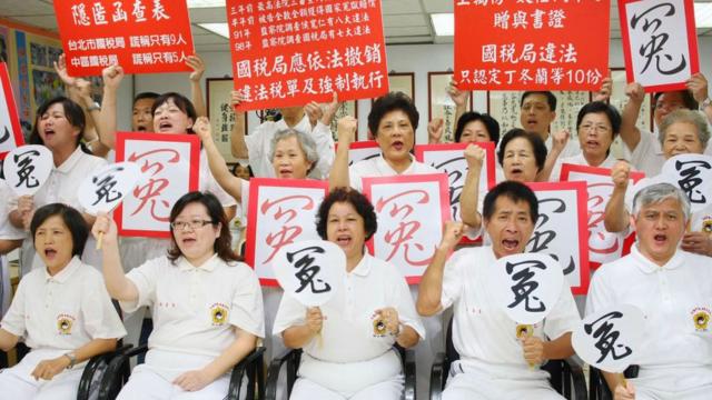 Why is there such illogic violation of transitional justice principles? Taiwan still bears the effects of authoritarianism, is my response.