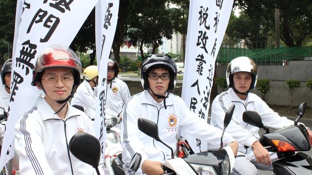 Motorcycle protest by young Tai Ji Men dizi in Taipei.