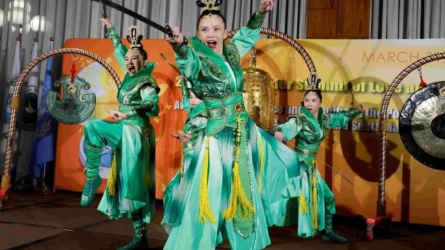 Tai Ji Men performers celebrating the 4th UN International Day of Conscience in New York (AP Images, used with permission).