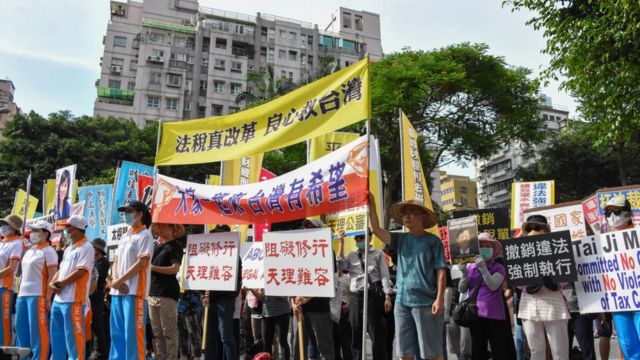 Tai Ji Men protests in Taipei.