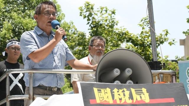 Seeking the truth: Tai Ji Men protests in Taipei.