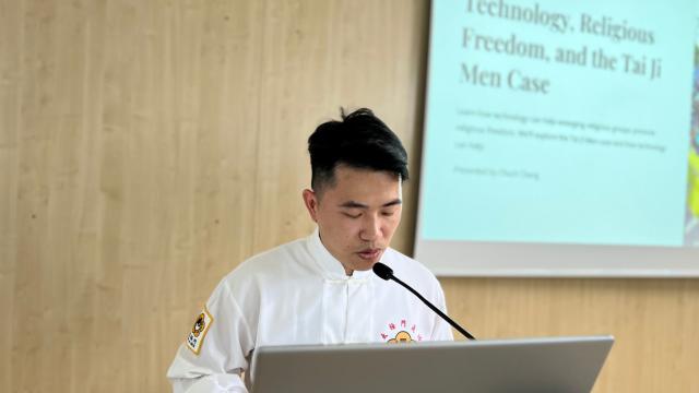 The author discussing freedom of belief at the Vilnius conference.